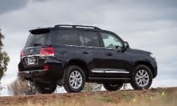 Культовый Toyota Land Cruiser 200