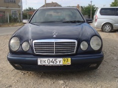 Mercedes-Benz E 220, 1996 г. в городе Абинский район