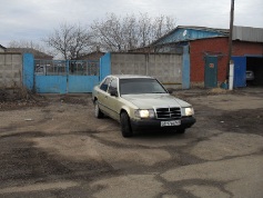 Mercedes-Benz E 230, 1986 г. в городе Усть-Лабинский район