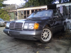 Mercedes-Benz E 200, 1986 г. в городе Павловский район