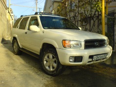 Nissan Pathfinder, 2001 г. в городе СОЧИ