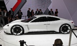 Компания Porsche представила концепт прямого конкурента Tesla Model S