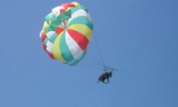 Осел-парашютист в небе Тамани