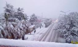 Из за снегопадов в Сочи на трассе Джубга-Сочи частично перекрыто движение