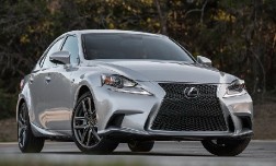 Lexus IS готов принимать заказы на себя.