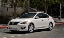 Nissan Teana – подальше от народа