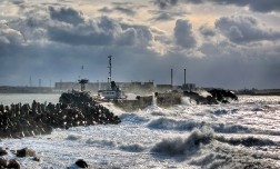 Крым – на море шторм, на пляже - штиль