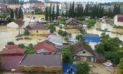 Наводнение в Сочи парализовало работу аэропорта и железнодорожного вокзала