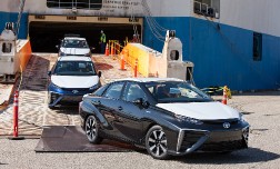 На водородную Toyota Mirai выстроилась огромная очередь