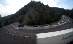 ДТП на Мамайском перевале в Сочи - водитель Газели врезался в отбойник