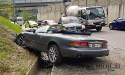 В Сочи разбился кабриолет Aston Martin DB7