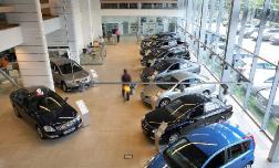 Продажи новых автомобилей в мае упали на 58%