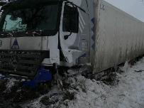 ДТП на Кубани - столкнулись три машины и фура