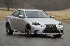 Lexus IS готов принимать заказы на себя.