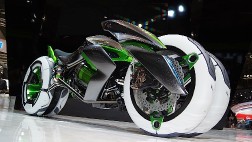 Компания Kawasaki представила трехколесный электробайк-трансформер Kawasaki J