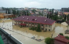 Наводнение в Сочи парализовало работу аэропорта и железнодорожного вокзала