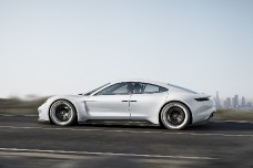 Компания Porsche представила концепт прямого конкурента Tesla Model S