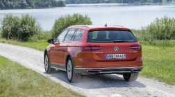 Начались продажи универсала VW Passat с вседорожной версией Alltrack