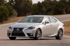 Lexus IS готов принимать заказы на себя.