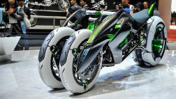 Компания Kawasaki представила трехколесный электробайк-трансформер Kawasaki J
