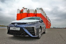 На водородную Toyota Mirai выстроилась огромная очередь