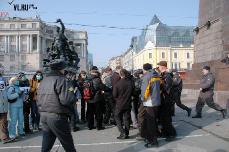 Во Владивостоке милицией жестко подавлен митинг протеста