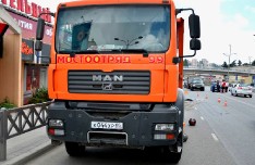 В Сочи погиб мотоциклист под колесами грузовика