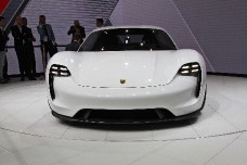 Компания Porsche представила концепт прямого конкурента Tesla Model S