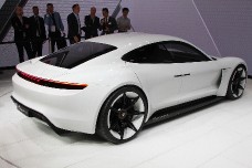 Компания Porsche представила концепт прямого конкурента Tesla Model S