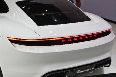 Компания Porsche представила концепт прямого конкурента Tesla Model S