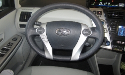 Toyota Prius v Five модель 2012