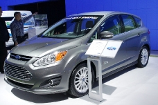 Гибридный Ford C-Max 2013 года