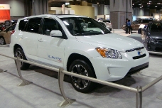 Toyota RAV4 EV – уникальный кроссовер компании Toyota
