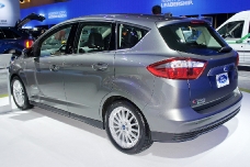 Гибридный Ford C-Max 2013 года