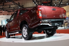 Isuzu D-Max: такие размеры вам и не снились!