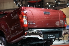 Isuzu D-Max: такие размеры вам и не снились!